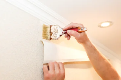 Pose de papier peint à Saou — revêtements muraux et toiles de verre